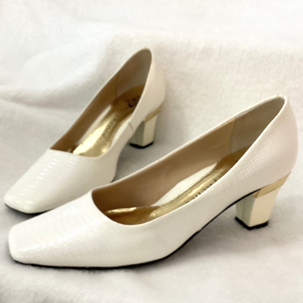 Love J. Renee White “Mary” faux leather Lizard Print  Square Toe pumps  Sz 6.5M